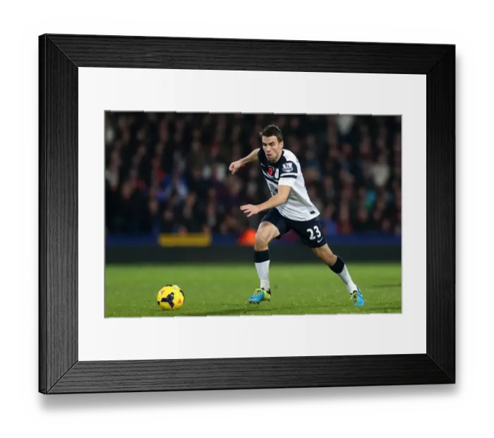 Framed Print : Seamus Coleman's Intense Face-off: Everton's Scoreless Battle with Crystal Palace at Selhurst Park (09-11-2013) Framed Print : Seamus Coleman's Intense Face-off: Everton's Scoreless Battle with Crystal Palace at Selhurst Park (09-11-2013)