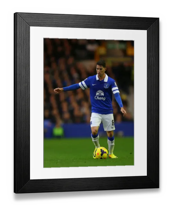 Framed Print : Soccer - Barclays Premier League - Everton v Stoke City - Goodison Park Framed Print : Soccer - Barclays Premier League - Everton v Stoke City - Goodison Park