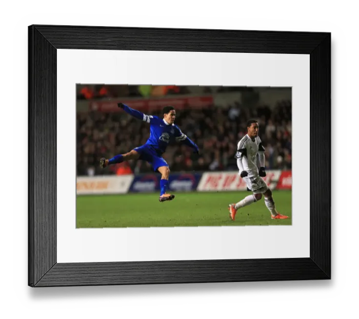 Framed Print : Everton's Steven Pienaar Sparks Victory over Swansea City in the Barclays Premier League (December 22, 2013 - Liberty Stadium) Framed Print : Everton's Steven Pienaar Sparks Victory over Swansea City in the Barclays Premier League (December 22, 2013 - Liberty Stadium)