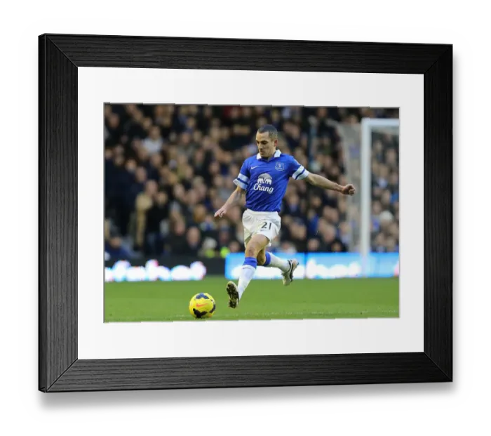 Framed Print : Osman's Struggle: Everton 0-1 Sunderland (December 26, 2013, Goodison Park) Framed Print : Osman's Struggle: Everton 0-1 Sunderland (December 26, 2013, Goodison Park)