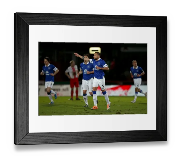 Framed Print : Everton's Johnny Heitinga: Third Goal Blitz in FA Cup Win Against Stevenage (25.01.2014) Framed Print : Everton's Johnny Heitinga: Third Goal Blitz in FA Cup Win Against Stevenage (25.01.2014)