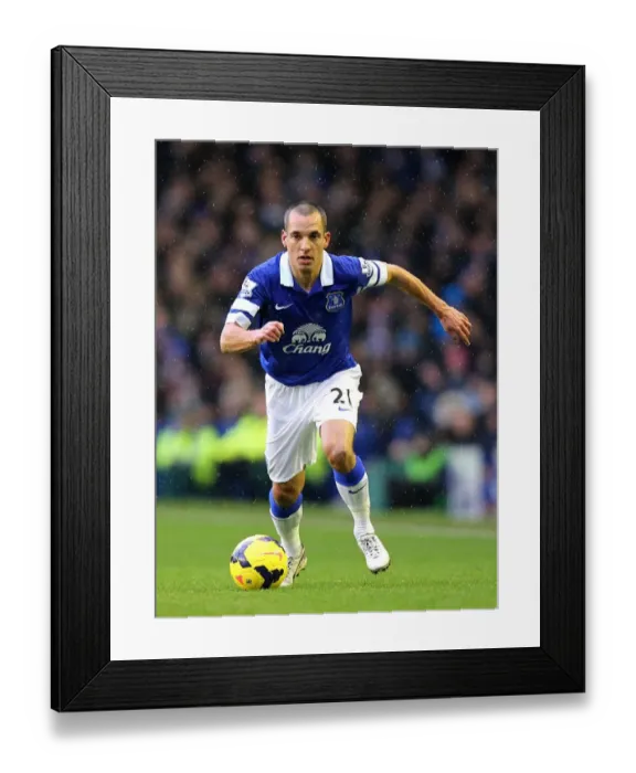 Framed Print : Osman's Stunner: Everton's Narrow Victory Over Aston Villa in BPL (01-02-2014, Goodison Park) Framed Print : Osman's Stunner: Everton's Narrow Victory Over Aston Villa in BPL (01-02-2014, Goodison Park)