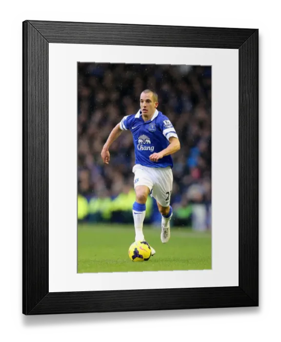 Framed Print : Osman's Stunner: Everton's Narrow 2-1 Victory Over Aston Villa (01-02-2014, Goodison Park) Framed Print : Osman's Stunner: Everton's Narrow 2-1 Victory Over Aston Villa (01-02-2014, Goodison Park)