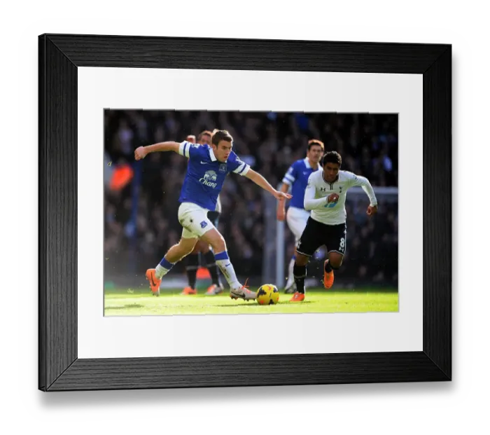 Framed Print : Barclays Premier League - Tottenham Hotspur v Everton - White Hart Lane Framed Print : Barclays Premier League - Tottenham Hotspur v Everton - White Hart Lane