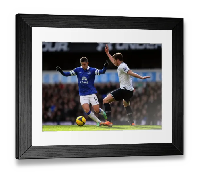 Framed Print : Battle for the Ball: Mirallas vs. Vertonghen - Tottenham vs. Everton, Premier League (09-02-2014) Framed Print : Battle for the Ball: Mirallas vs. Vertonghen - Tottenham vs. Everton, Premier League (09-02-2014)