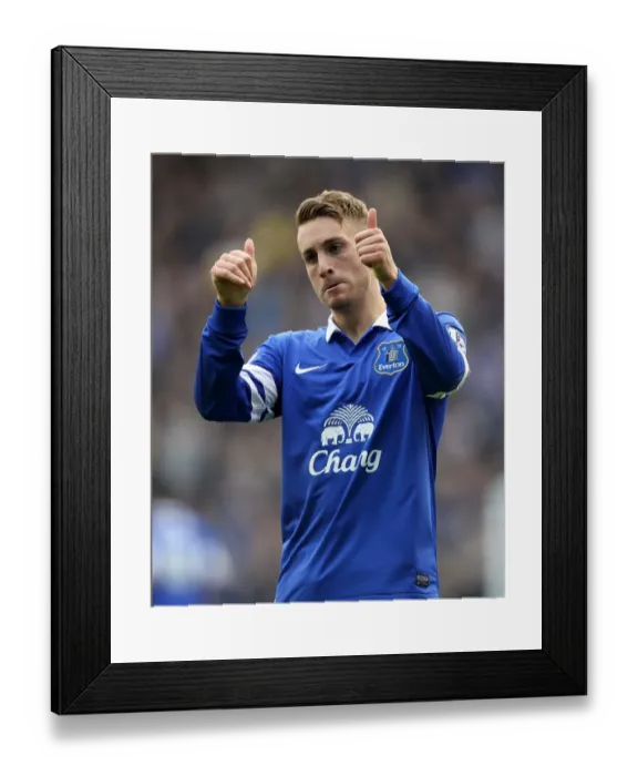 Framed Print : Deulofeu's Dramatic Gesture: Everton's Triumph over Cardiff City in the Barclays Premier League (15-03-2014)