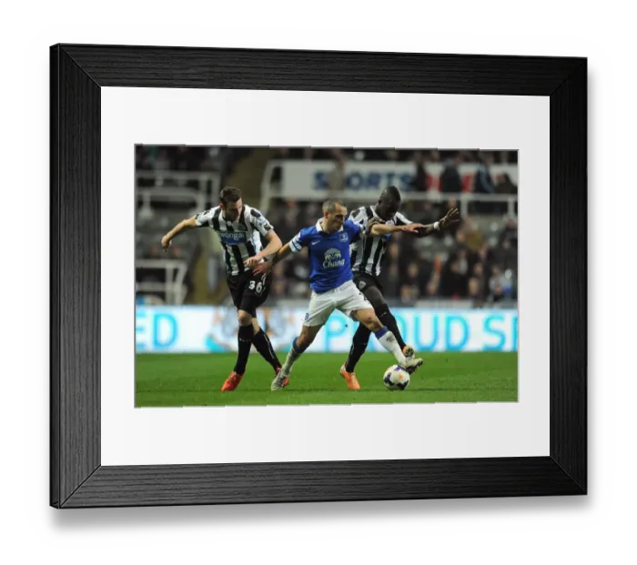 Framed Print : Osman's Triumph: Everton's Dominant 3-0 Victory Over Newcastle United - Osman's Battles with Dummett and Cheik Tiote