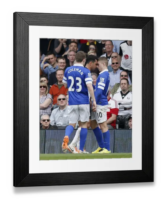 Framed Print : Barclays Premier League - Fulham v Everton - Craven Cottage Framed Print : Barclays Premier League - Fulham v Everton - Craven Cottage