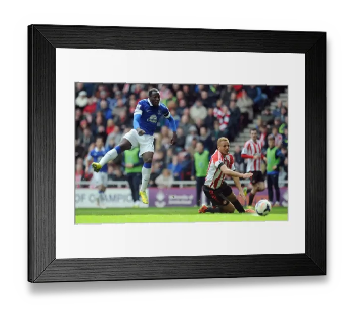Framed Print : Romelu Lukaku Scores the Opener: Everton's Victory at Sunderland (12-04-2014)