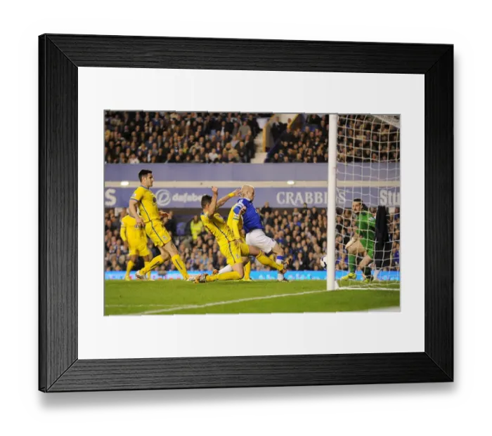 Framed Print : Naismith's Stunner: Crystal Palace Edge Thrilling 3-2 Premier League Victory at Goodison Park