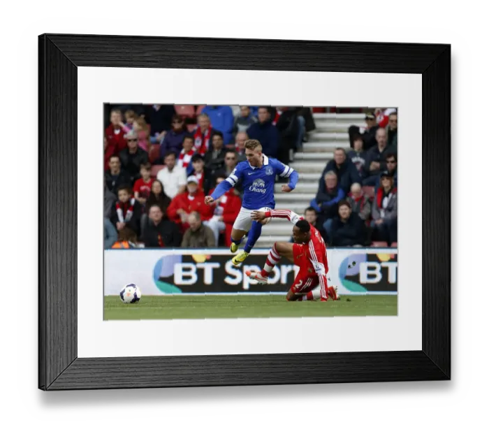 Framed Print : Barclays Premier League - Southampton v Everton - St Mary s