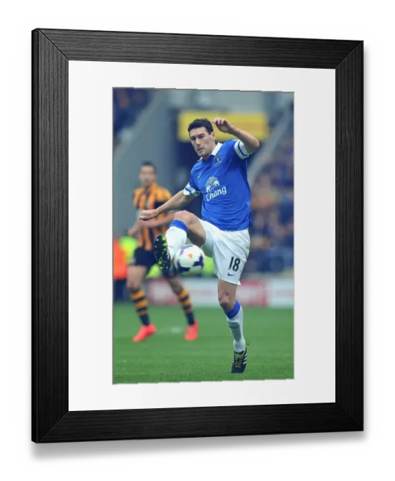 Framed Print : Everton's Gareth Barry in Action: Securing Victory over Hull City in the Barclays Premier League (11-05-2014, KC Stadium)