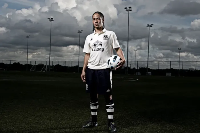 Framed Print : Agile Midfield Maestro: Steven Pienaar of Everton Football Club Framed Print : Agile Midfield Maestro: Steven Pienaar of Everton Football Club