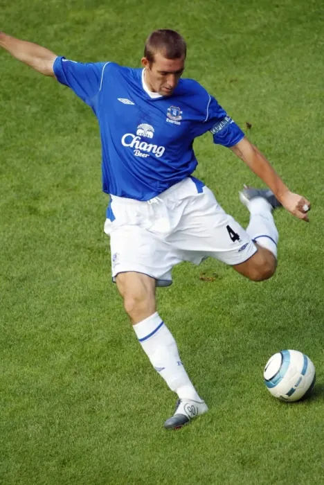 Framed Print : Alan Stubbs in Action for Everton vs Arsenal, Barclays Premiership 04-05 Framed Print : Alan Stubbs in Action for Everton vs Arsenal, Barclays Premiership 04-05