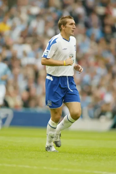Framed Print : Alan Stubbs in Action for Everton vs Manchester City, Barclays Premiership, 2004 Framed Print : Alan Stubbs in Action for Everton vs Manchester City, Barclays Premiership, 2004