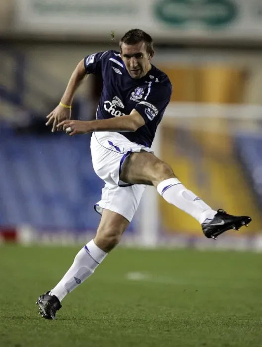 Framed Print : Alan Stubbs Goes for Glory: Everton vs. Sheffield Wednesday in Carling Cup Showdown, 2007