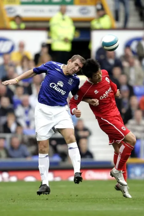 Framed Print : Alan Stubbs vs Dong-Gook Lee: Everton vs Middlesbrough Clash in the Barclays Premier League (September 30, 2007) Framed Print : Alan Stubbs vs Dong-Gook Lee: Everton vs Middlesbrough Clash in the Barclays Premier League (September 30, 2007)