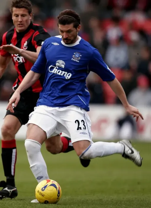Framed Print : Alessandro Pistone in Action: Everton Football Club (2006-07 Season) Framed Print : Alessandro Pistone in Action: Everton Football Club (2006-07 Season)