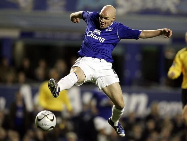 Andy Johnson's Thrilling Performance: Everton vs. Arsenal in Carling Cup Fourth Round