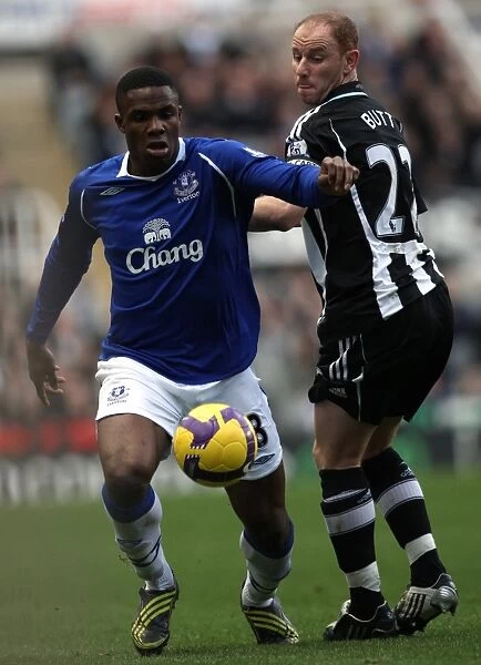 Anichebe vs Butt: A Fierce Rivalry Unfolds - Everton vs Newcastle United, Barclays Premier League (08 / 09)