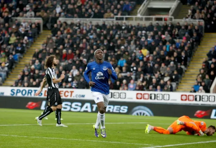 Framed Print : Arouna Kone's Stunner: Everton's First Goal in Newcastle United's Premier League Clash