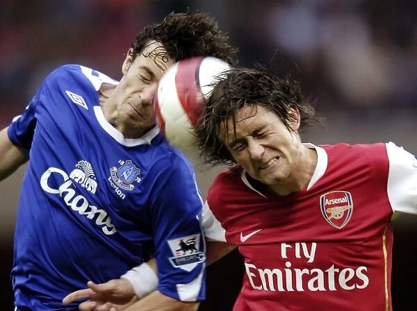 Arsenal v Everton 28 / 10 / 06 Arsenals Tomas Rosicky and Evertons Simon Davies in action