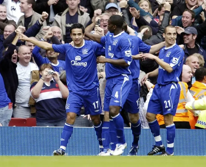 Framed Print : Arsenal v Everton 28 / 10 / 06 Tim Cahill celebrates scoring the first goal for Everton with team mates Framed Print : Arsenal v Everton 28 / 10 / 06 Tim Cahill celebrates scoring the first goal for Everton with team mates