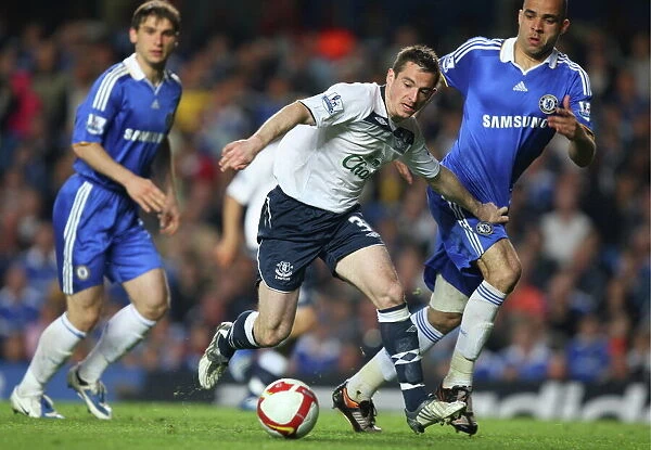 Baines vs. Alex: Everton vs. Chelsea Clash in the Barclays Premier League (08 / 09 Season, 22 / 4 / 09)