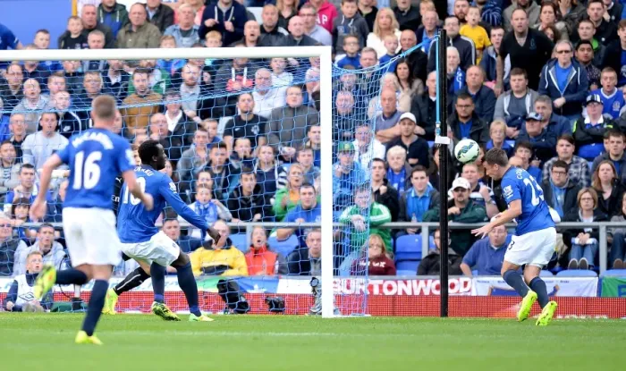 Framed Print : Barclays Premier League - Everton v Arsenal - Goodison Park
