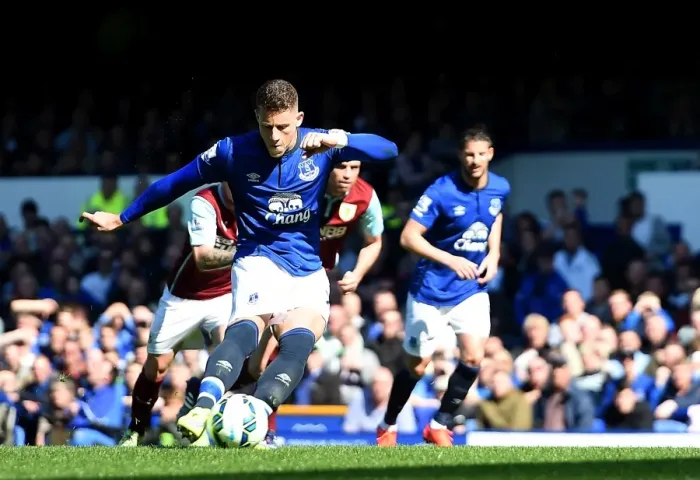 Framed Print : Barclays Premier League - Everton v Burnley - Goodison Park Framed Print : Barclays Premier League - Everton v Burnley - Goodison Park