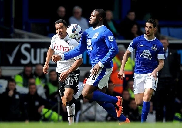 Battle for the Ball: Anichebe vs. Richardson - Everton's 1-0 Victory over Fulham (Goodison Park, 2013)