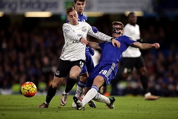 Battle for the Ball: Azpilicueta vs. Deulofeu - Premier League Clash between Chelsea and Everton