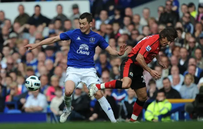 Framed Print : Battle for the Ball: Bilyaletdinov vs. Salgado - Everton vs. Blackburn Rovers, Premier League (16 April 2011, Goodison Park) Framed Print : Battle for the Ball: Bilyaletdinov vs. Salgado - Everton vs. Blackburn Rovers, Premier League (16 April 2011, Goodison Park)