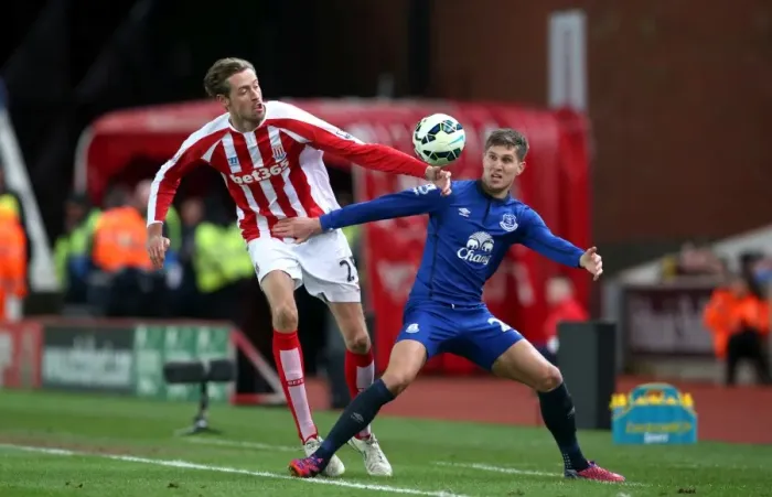 Framed Print : Battle for the Ball: Crouch vs. Stones - Stoke City vs. Everton, Premier League Framed Print : Battle for the Ball: Crouch vs. Stones - Stoke City vs. Everton, Premier League
