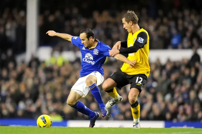 Framed Print : A Battle for the Ball: Donovan vs. Pedersen - Everton vs. Blackburn Rovers (Premier League, Goodison Park, 21 January 2012) Framed Print : A Battle for the Ball: Donovan vs. Pedersen - Everton vs. Blackburn Rovers (Premier League, Goodison Park, 21 January 2012)