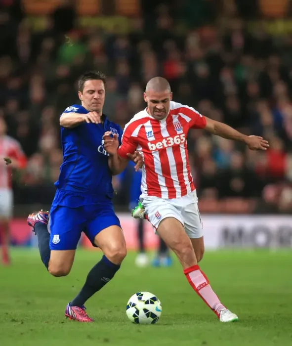 Framed Print : Battle for the Ball: Jagielka vs. Walters - Stoke City vs. Everton, Premier League Framed Print : Battle for the Ball: Jagielka vs. Walters - Stoke City vs. Everton, Premier League