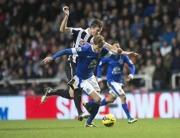 Battle for the Ball: Jelavic vs. Williamson - Everton's Victory at St. James Park (Everton 2-1 Newcastle United)