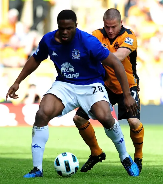 Framed Print : Battle for the Ball: Kightly vs Anichebe - Everton vs Wolverhampton Wanderers in the Premier League (09 April 2011) Framed Print : Battle for the Ball: Kightly vs Anichebe - Everton vs Wolverhampton Wanderers in the Premier League (09 April 2011)