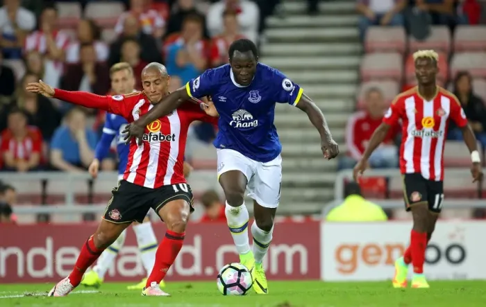 Framed Print : Battle for the Ball: Lukaku vs. Khazri - Everton vs. Sunderland, Premier League