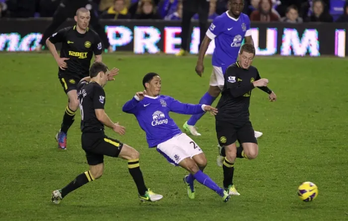 Framed Print : Battle for the Ball: McCarthy, McArthur vs. Pienaar - Everton vs. Wigan Athletic (26-12-2012) Framed Print : Battle for the Ball: McCarthy, McArthur vs. Pienaar - Everton vs. Wigan Athletic (26-12-2012)