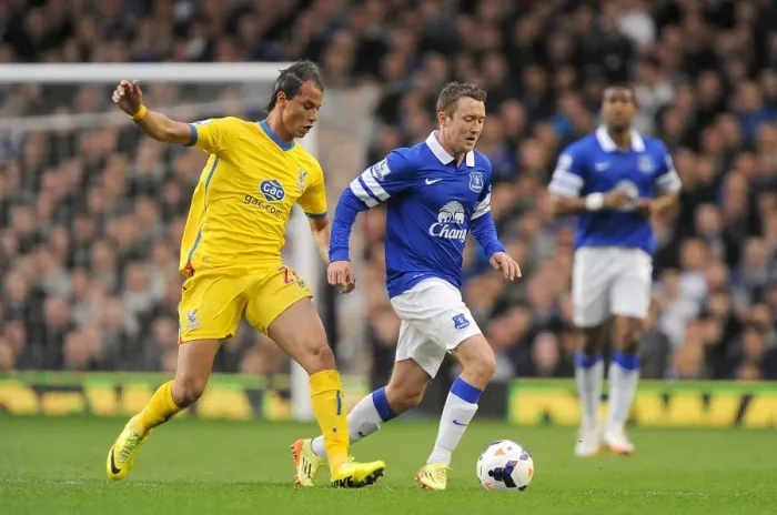Framed Print : Battle for the Ball: McGeady vs. Chamakh - Everton vs. Crystal Palace, Premier League Rivalry (16-04-2014) Framed Print : Battle for the Ball: McGeady vs. Chamakh - Everton vs. Crystal Palace, Premier League Rivalry (16-04-2014)