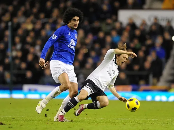 Framed Print : Battle for the Ball: Modric vs. Fellaini - Everton vs. Tottenham Hotspur, Premier League Rivalry (05.01.2011, Goodison Park)