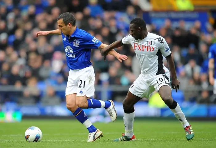 Framed Print : Battle for the Ball: Osman vs. Diarra - Everton vs. Fulham Rivalry in the Premier League (28 April 2012) Framed Print : Battle for the Ball: Osman vs. Diarra - Everton vs. Fulham Rivalry in the Premier League (28 April 2012)
