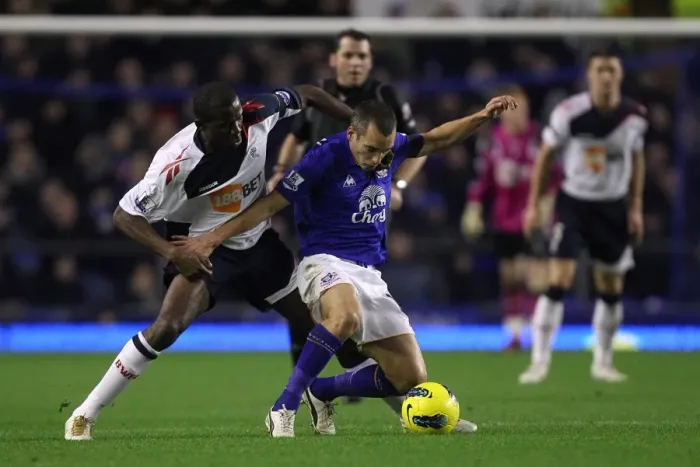 Framed Print : Battle for the Ball: Osman vs. Muamba - Everton vs. Bolton Wanderers (Barclays Premier League, Goodison Park, 04 January 2012) Framed Print : Battle for the Ball: Osman vs. Muamba - Everton vs. Bolton Wanderers (Barclays Premier League, Goodison Park, 04 January 2012)