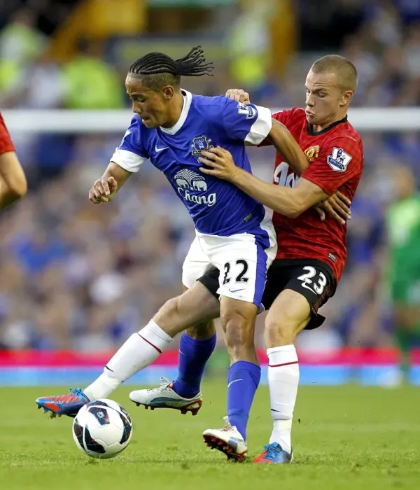 Framed Print : Battle for the Ball: Pienaar vs. Cleverley - Everton's 1-0 Victory over Manchester United