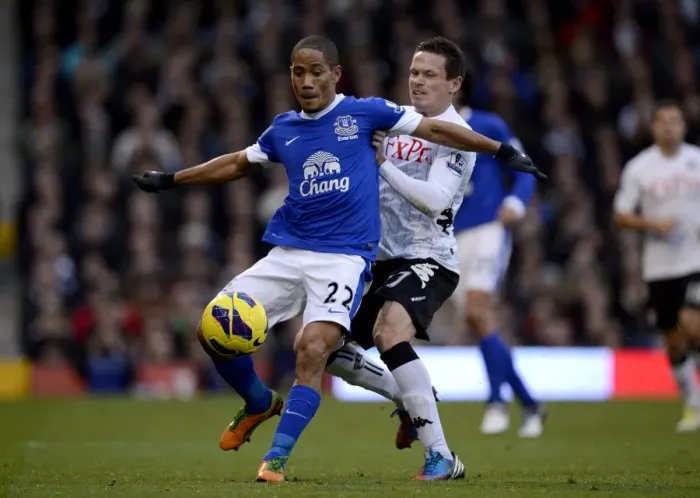 Framed Print : Battle for the Ball: Pienaar vs. Riether - Fulham vs. Everton, Premier League (3-11-2012) Framed Print : Battle for the Ball: Pienaar vs. Riether - Fulham vs. Everton, Premier League (3-11-2012)