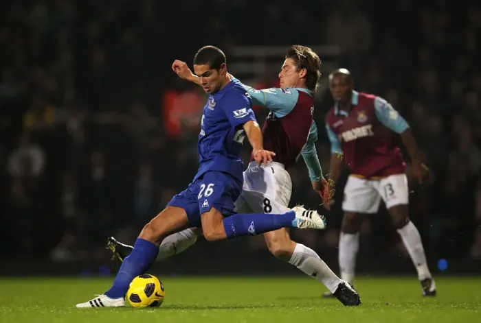 Framed Print : Battle for the Ball: Rodwell vs Parker - Everton vs West Ham United, Premier League (December 2010) Framed Print : Battle for the Ball: Rodwell vs Parker - Everton vs West Ham United, Premier League (December 2010)