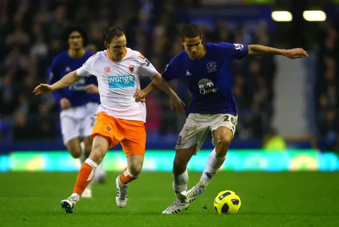Framed Print : Battle for the Ball: Rodwell vs Vaughan at Goodison Park (Everton vs Blackpool, Barclays Premier League, 5 February 2011) Framed Print : Battle for the Ball: Rodwell vs Vaughan at Goodison Park (Everton vs Blackpool, Barclays Premier League, 5 February 2011)
