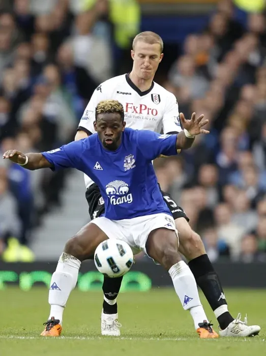Framed Print : Battle for the Ball: Saha vs. Hangeland - Everton vs. Fulham, Premier League (2011)