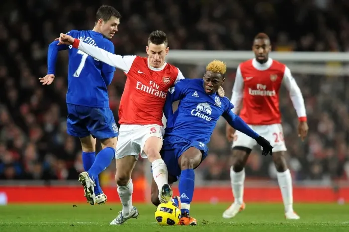 Framed Print : Battle for the Ball: Saha vs. Koscielny - Arsenal vs. Everton, Premier League (2011) Framed Print : Battle for the Ball: Saha vs. Koscielny - Arsenal vs. Everton, Premier League (2011)